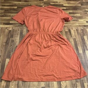 lululemon | Unwind Your Mind Dress in Brick Rose/White - Size 6